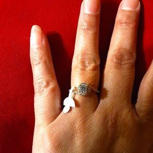 Anillo coon pedreria color cristral size 6 en oro  laminado